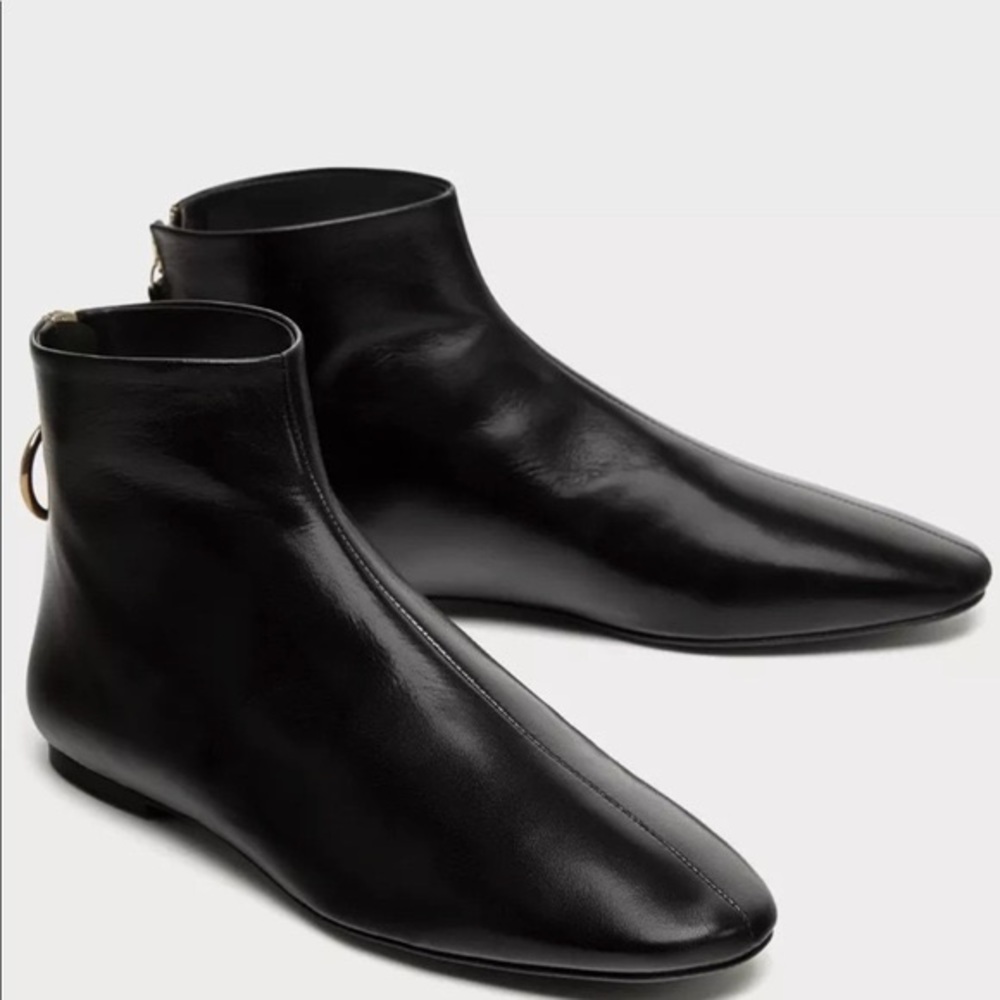 NWT Zara Flat Leather Ankle Boots with Zip & Box
